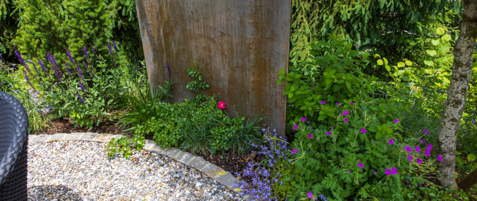 Gartenumgestaltung in Reitnau nachher Sichtschutz